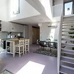 Julius 28 - Duplex Apartment 5 Mins To City Center